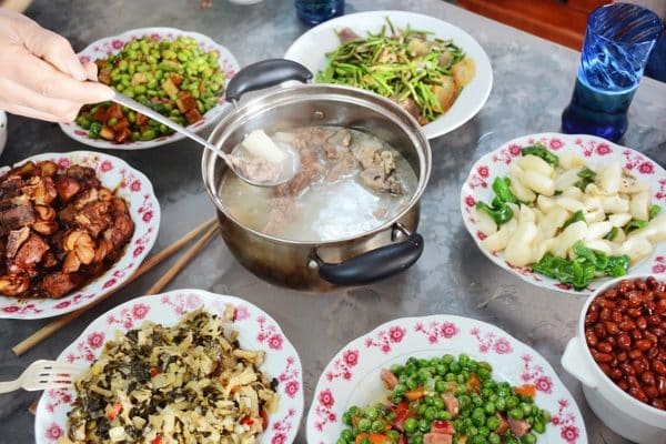 灶头屋里灶头饭