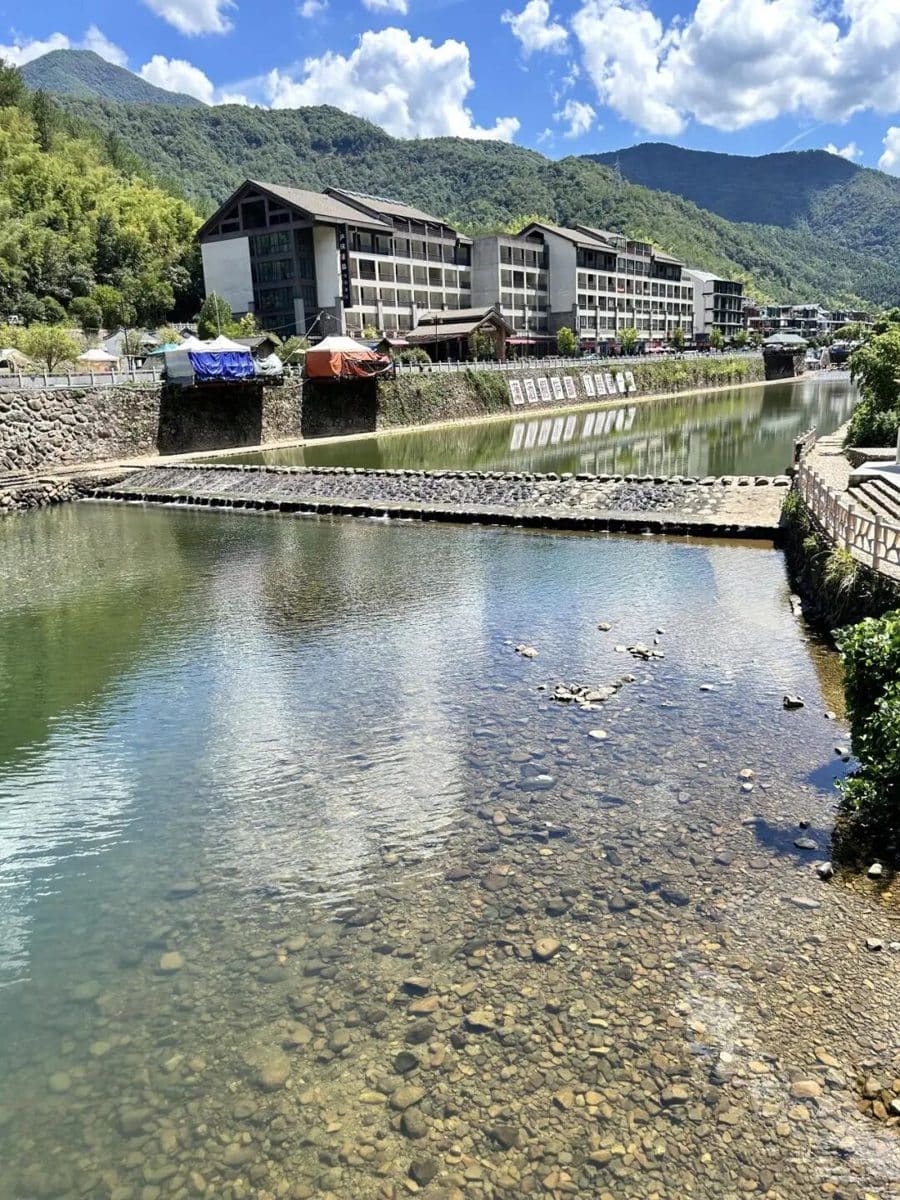 芦茨村